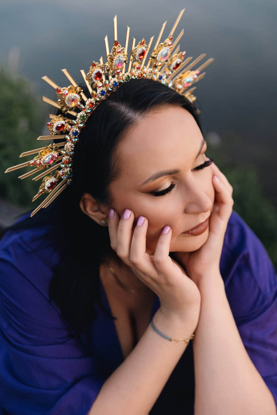 Jestem tu i Cię słyszę – kobieta odnajdująca spokój, wsparcie i odwagę mówienia o emocjach.